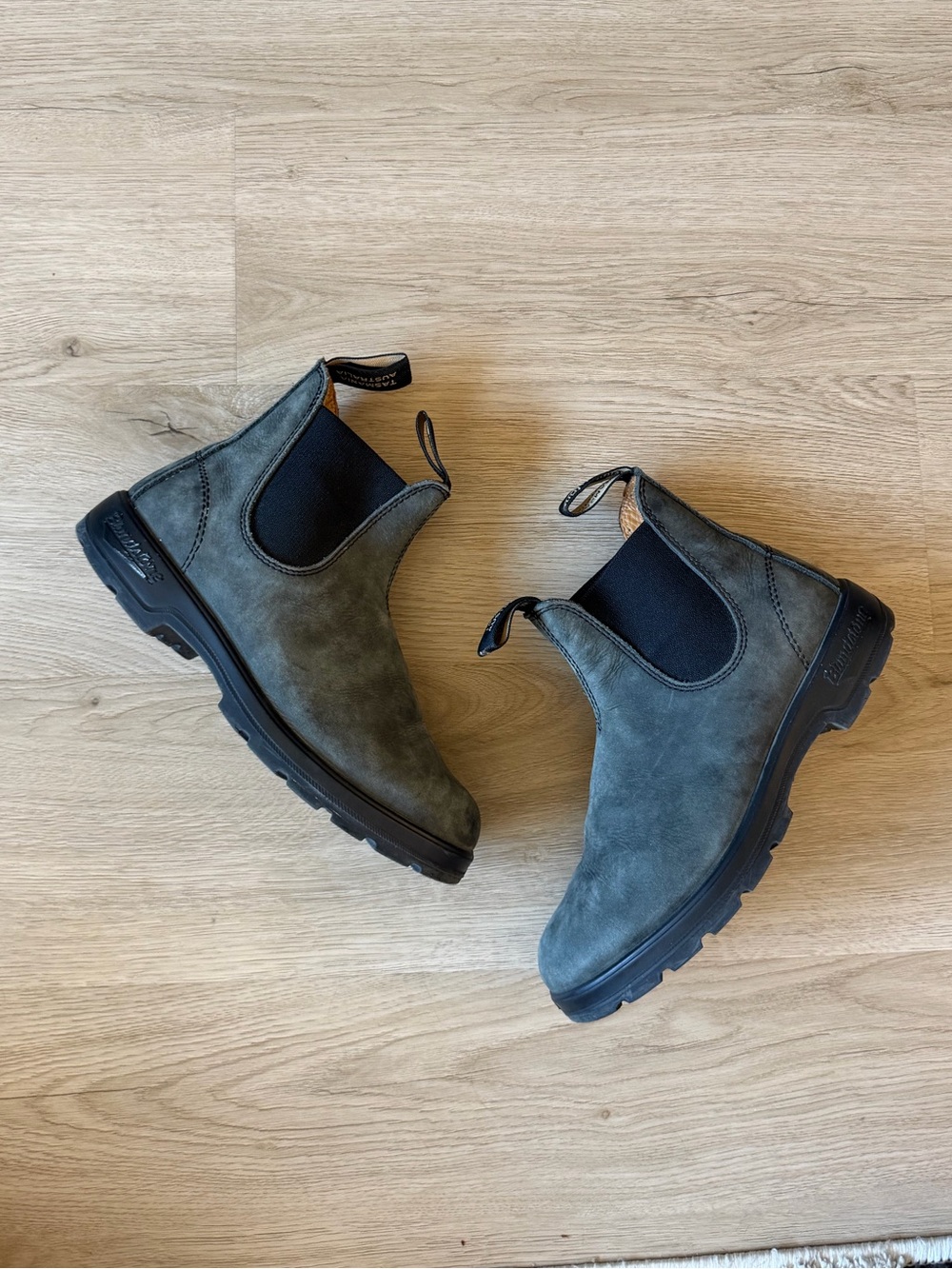 Rustic black blundstone ankle boot